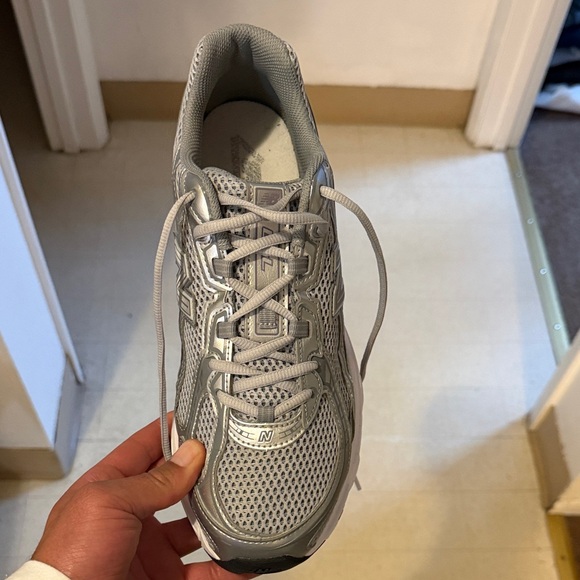 New Balance Silver Mens 740 - Picture 3 of 11